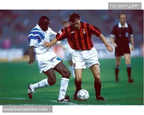 足球明星巴斯滕限量版手机壳热销引发球迷追捧与收藏热潮