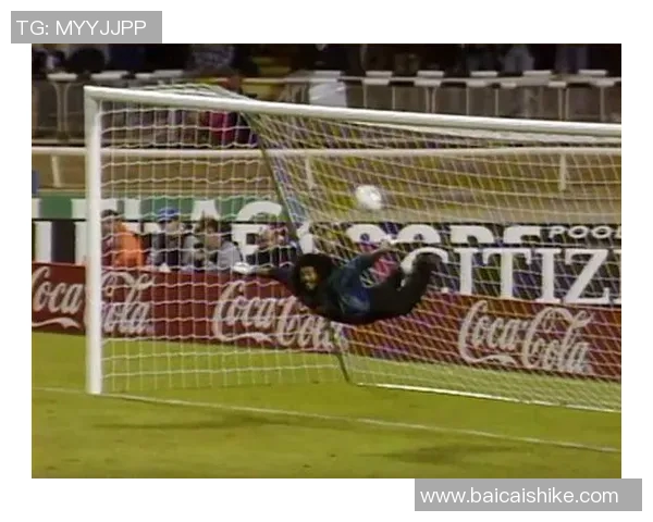 黑人足球明星爆炸头引领潮流风尚展现个性魅力与运动精神